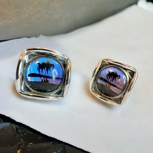 Vintage Butterfly Wing Screw Back Earrings - Picture 4 of 6